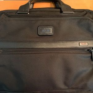 Tumi Alpha 2 15 Inch Laptop Briefcase - Black
